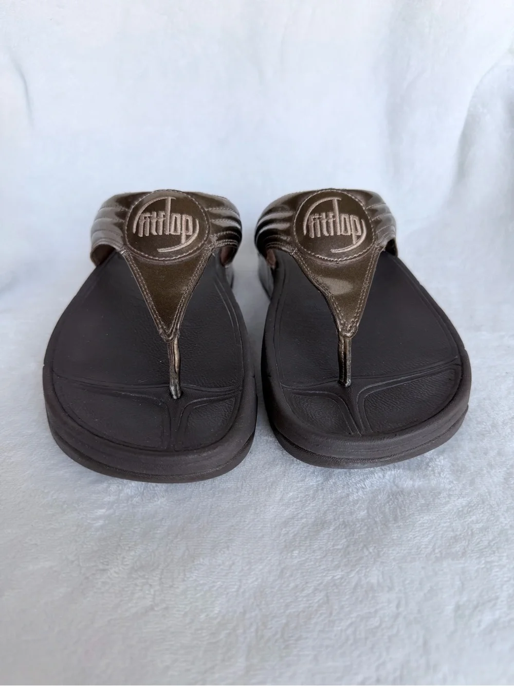 FitFlop Sandals Womens Size 8 Gold Thong Wedge Flip Flops Comfort Toning Slip On
